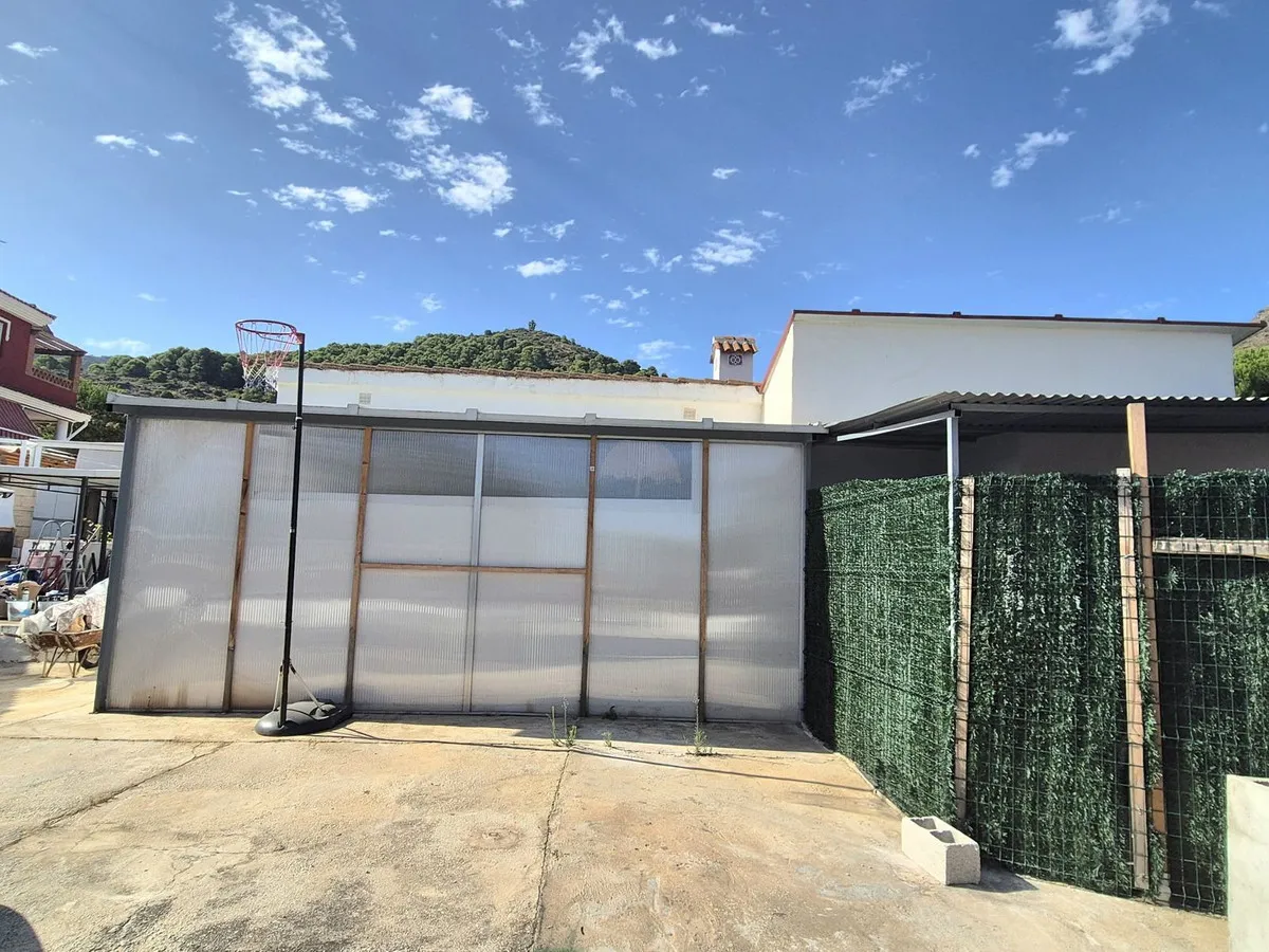 3e47afb5-6802-45b4-bc0a-1375d3b61940