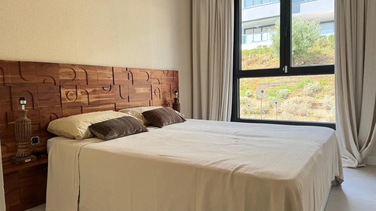 b25f35ce-0ebb-4c53-a0db-44a72de7c299