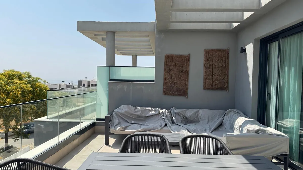 ef6bf3b1-78c2-462d-a0e1-c9cd75ed5691