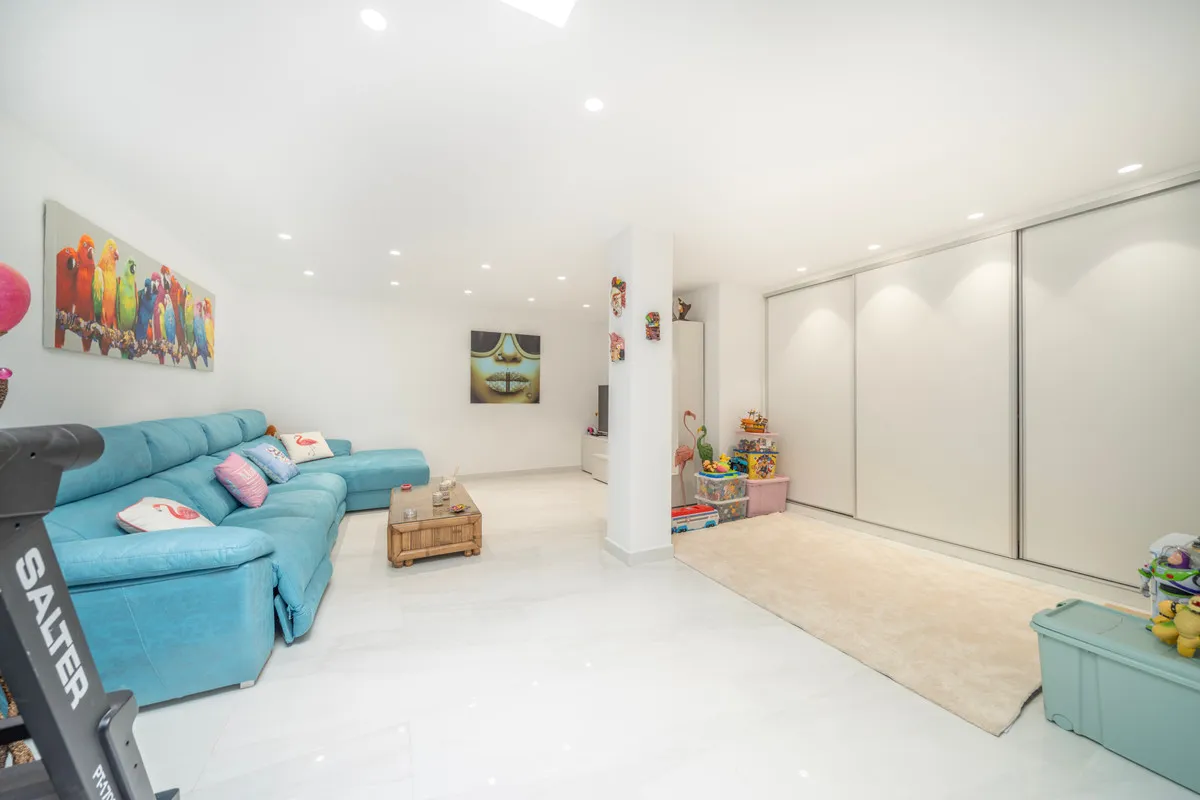 3ecc5f11-e8e7-4d99-8015-a6c222ab7a92