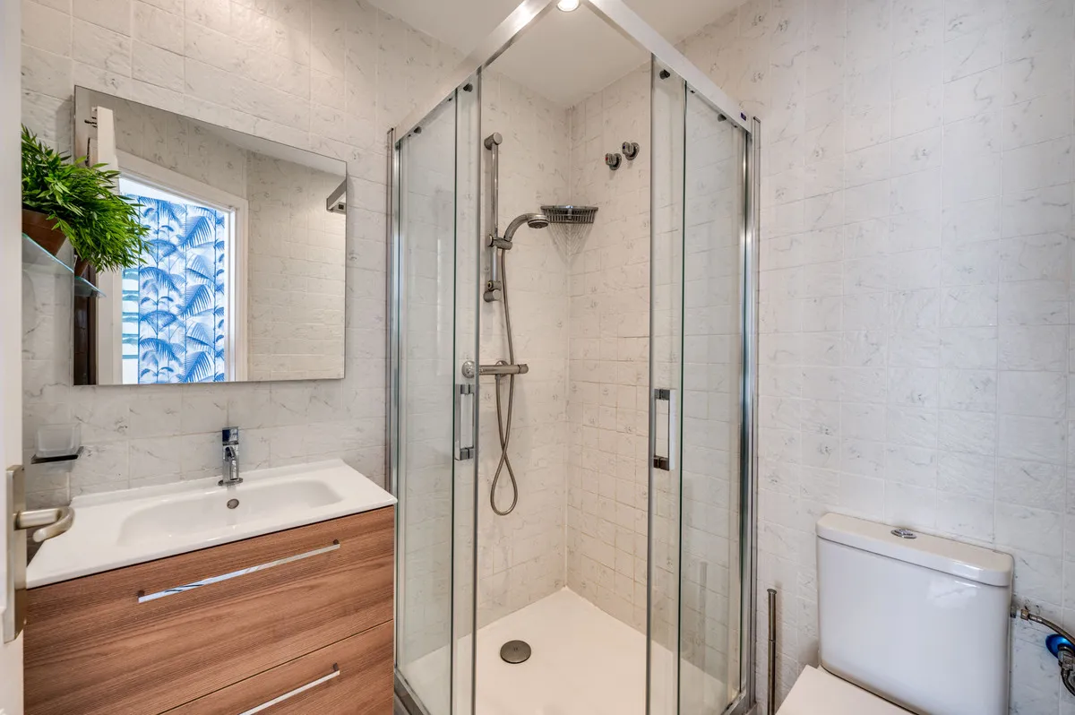 201e04f9-e40a-432d-98d3-62446733c9fb