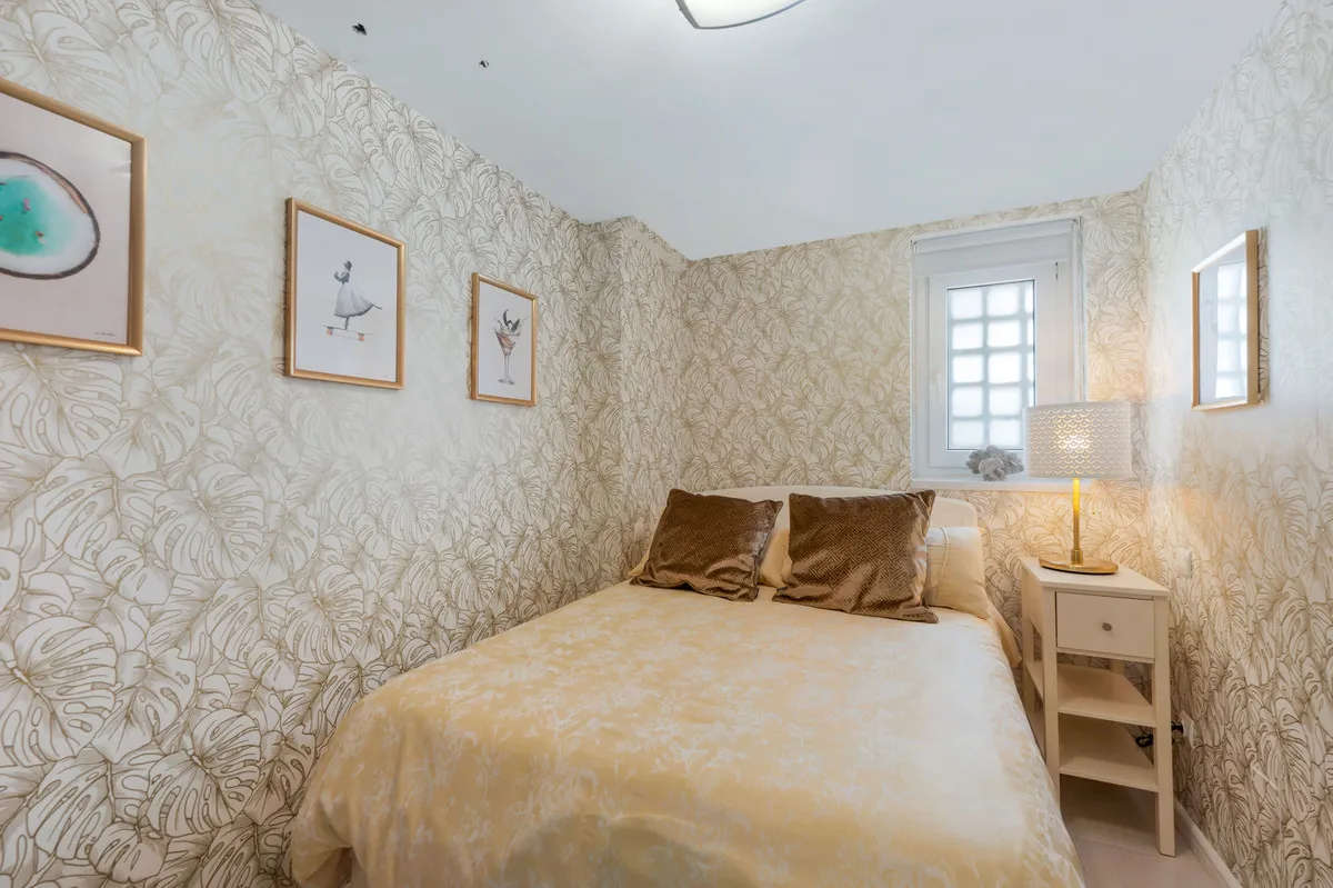 20db4032-1441-43b6-8abd-13c0a8ab23b7