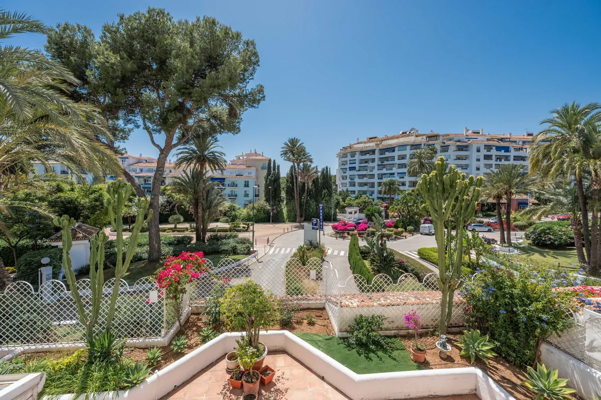 c21ece30-99f6-441e-bcae-b8f572de3076