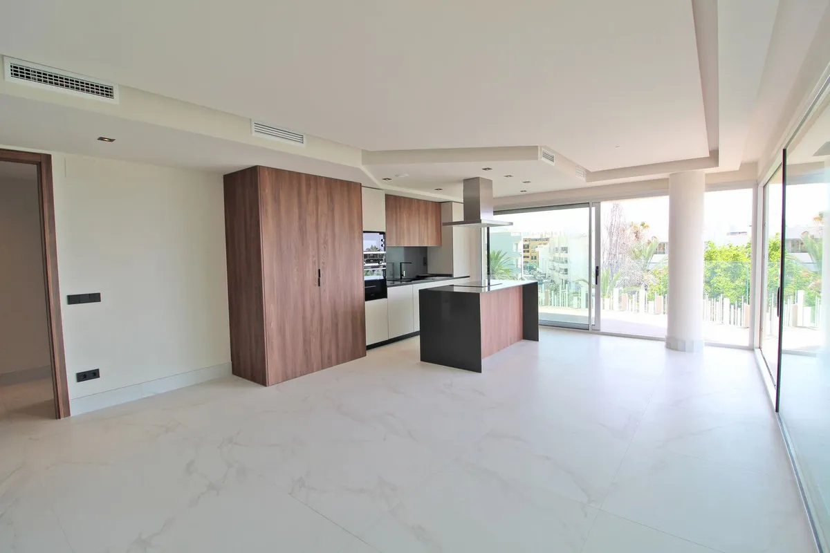 ef70b27a-3b1d-4ef7-b31f-b6d1b5a0cef1