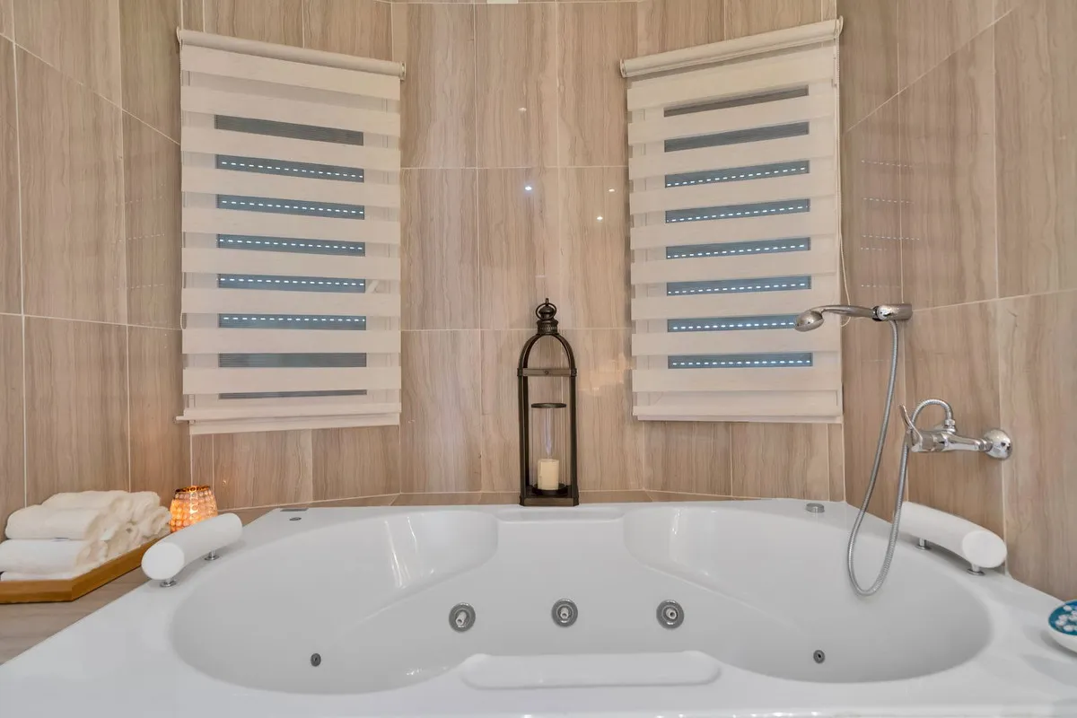 2c0200fe-926a-4d65-85f4-a1dbda1a723b