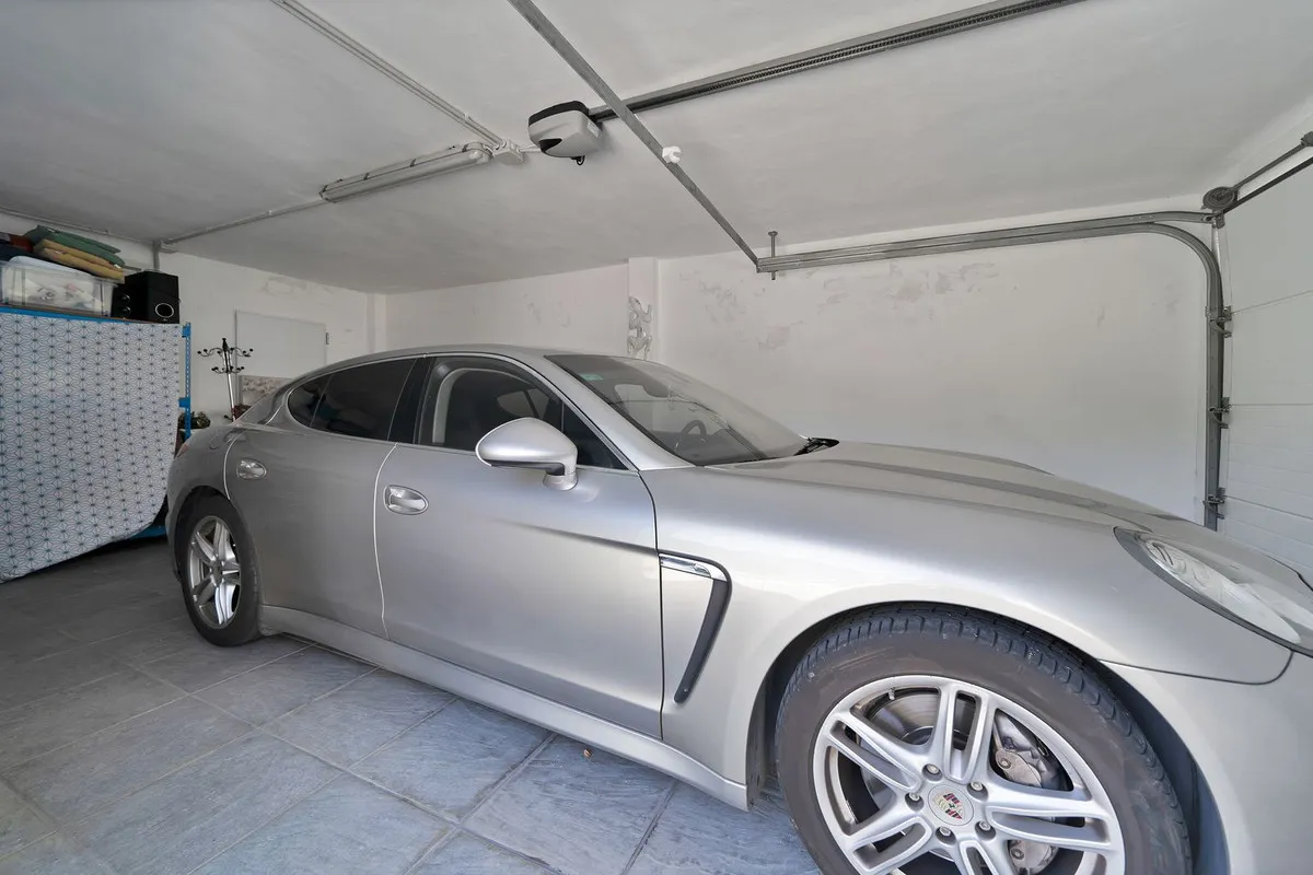 b8c9347c-8fd7-42c6-a11a-74bad3f5305e