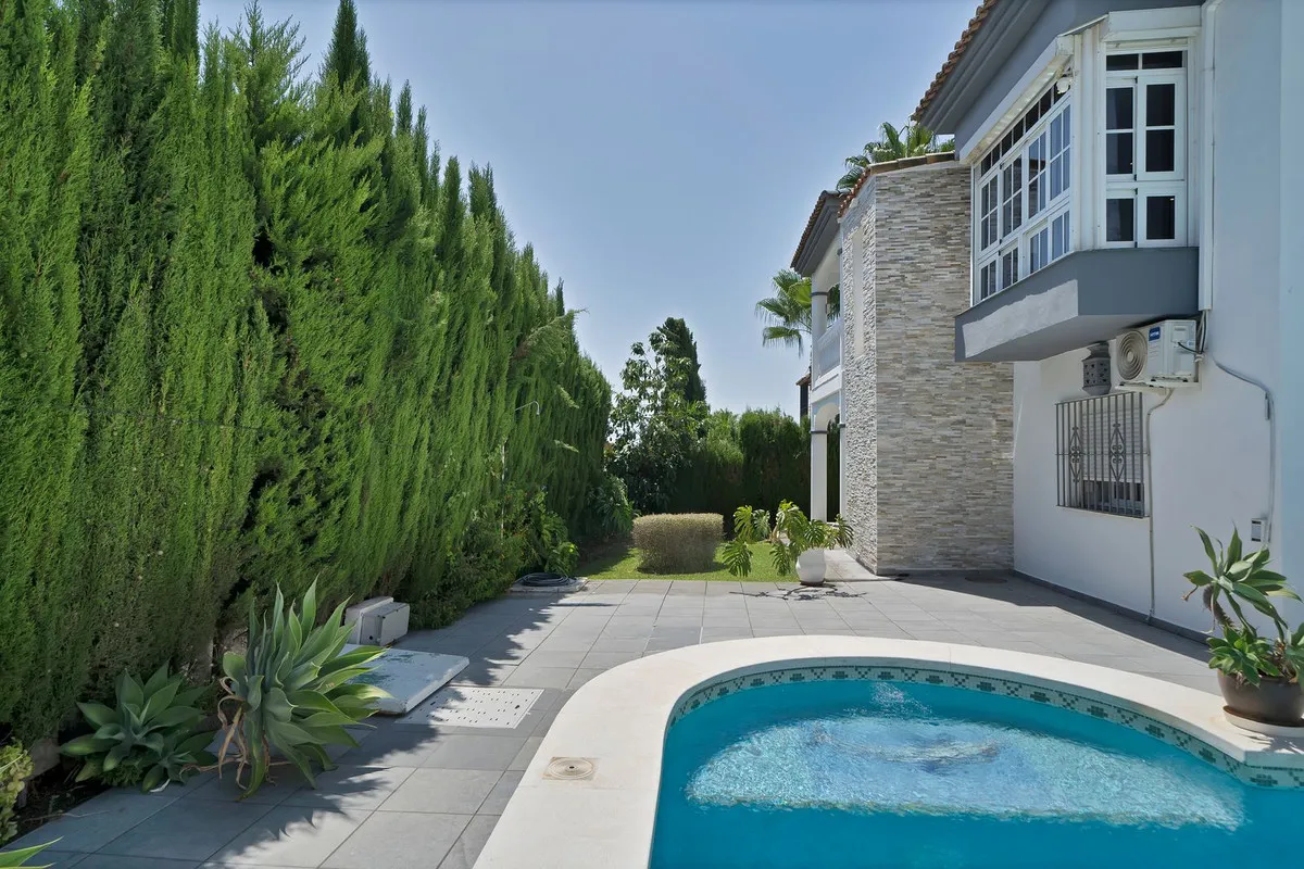 e7533828-da38-401f-a30d-34d52290dd42