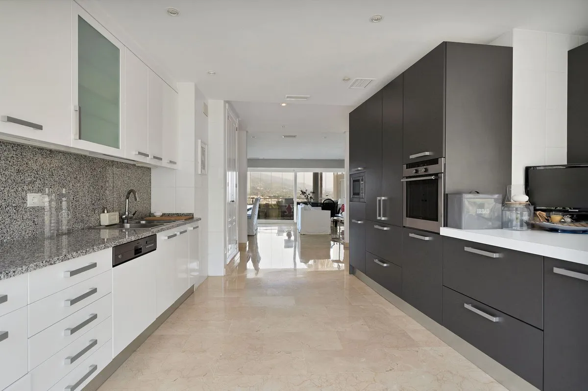 64a8dbb9-7766-4992-ad2f-f53569ee7ed2