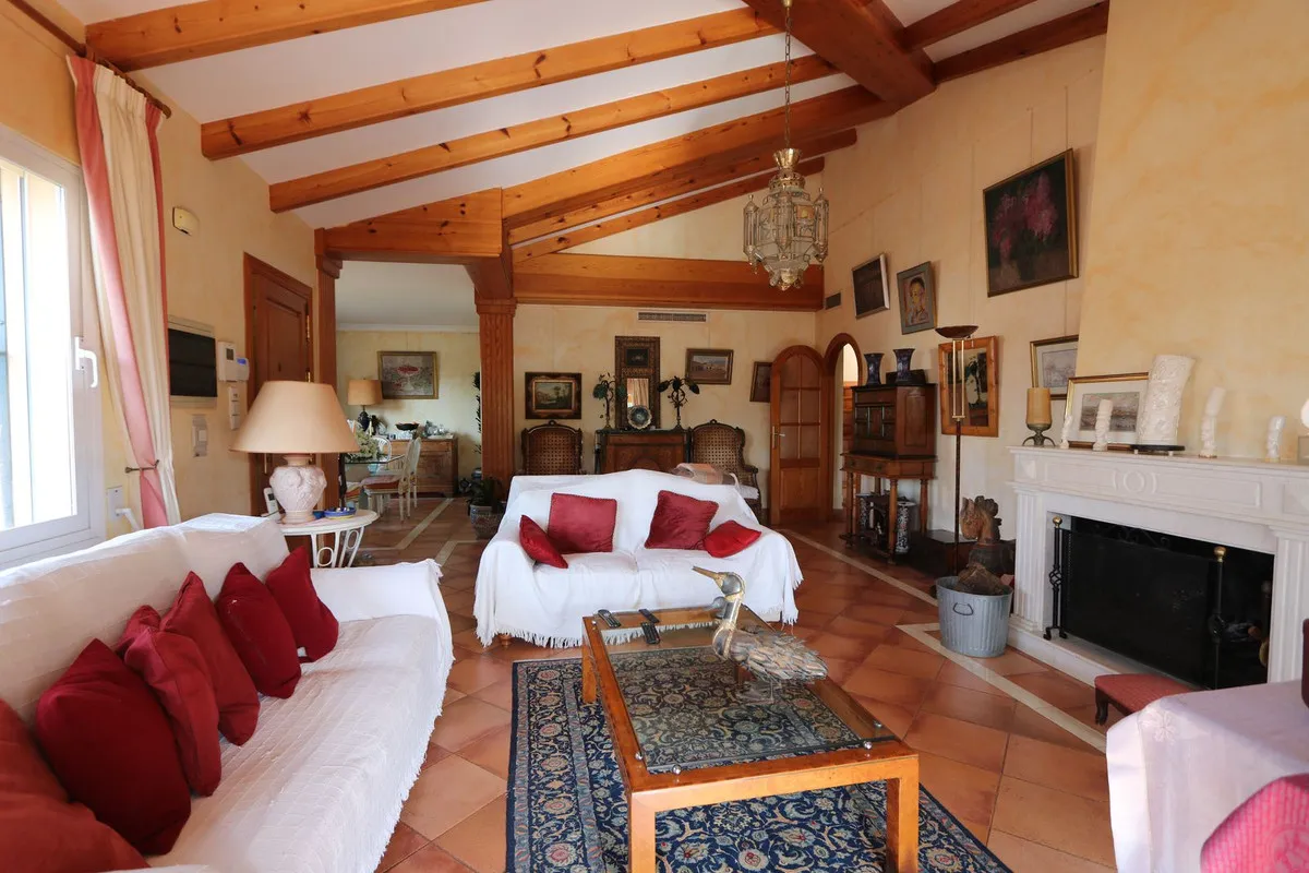 f143efcb-43be-43da-9c38-7c7a7197cbba