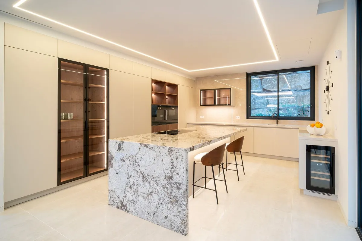 2d096ef5-08d7-45fd-bcf5-de73c3d99acb