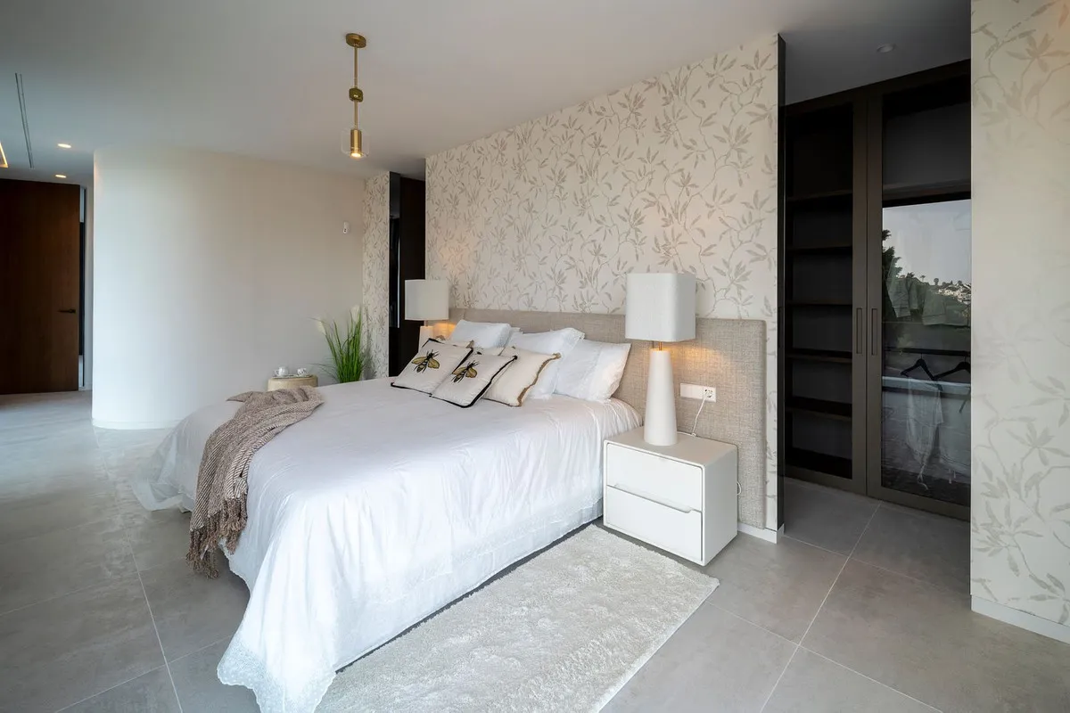 52bcc460-36cb-469a-a7d7-0149ff67fc10