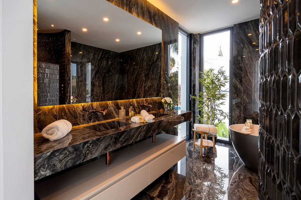 9cb2e81d-d686-4f0b-b8c9-b20580fb867d