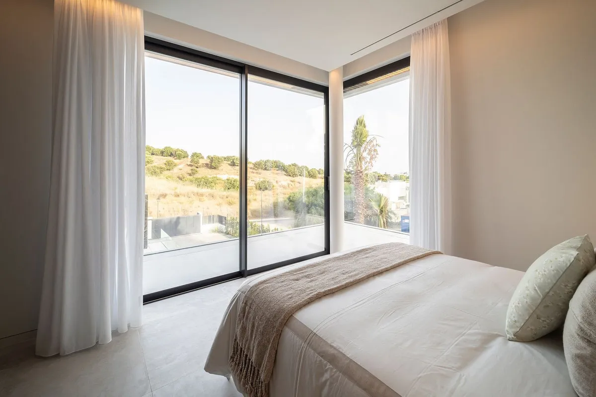 c256b80f-d654-40cf-98c3-5588143c7958