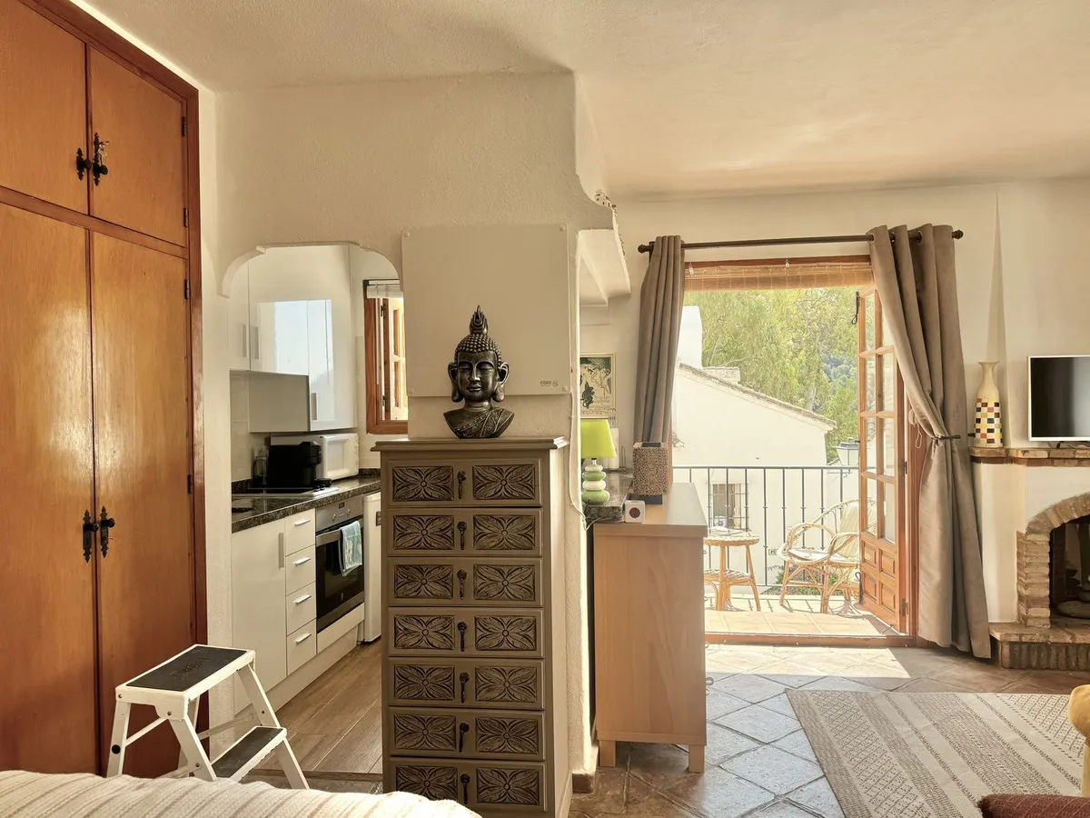 c6ccfb51-aae3-480f-808e-60fd5abc1d68