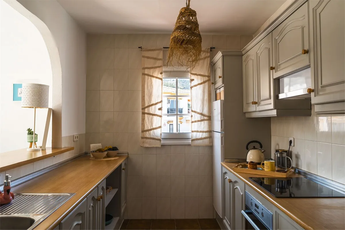 005154e0-a1d3-4312-92c6-4f6b19e3c00f