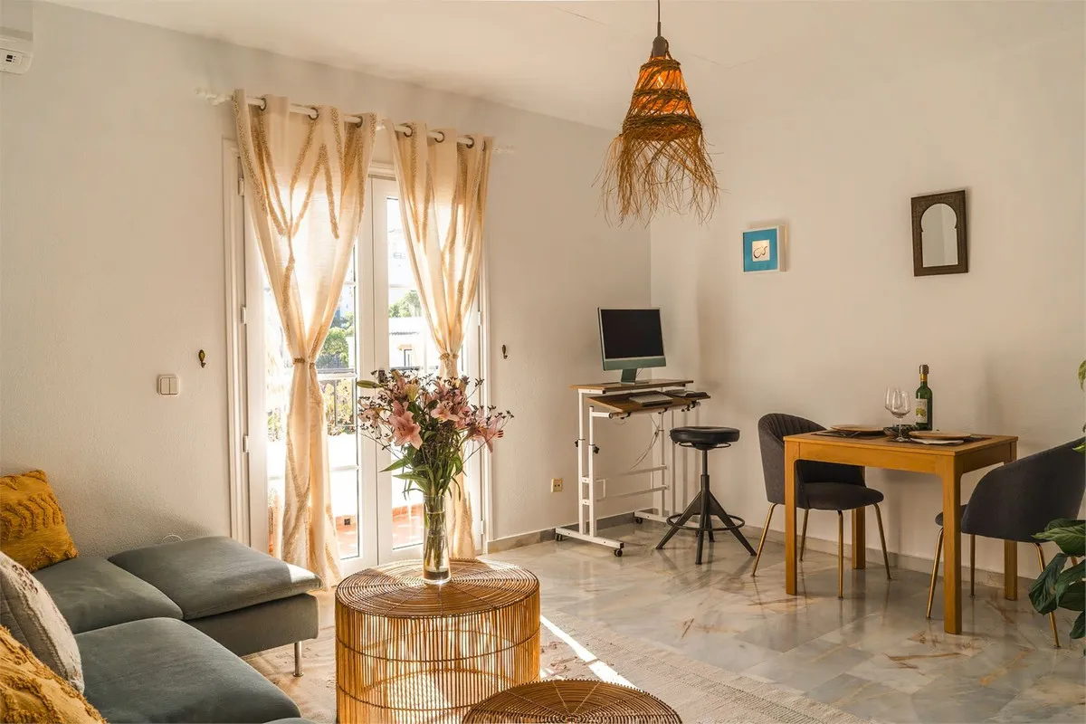 6a2c8559-4b1d-48f4-a3b4-fee1059f5e52