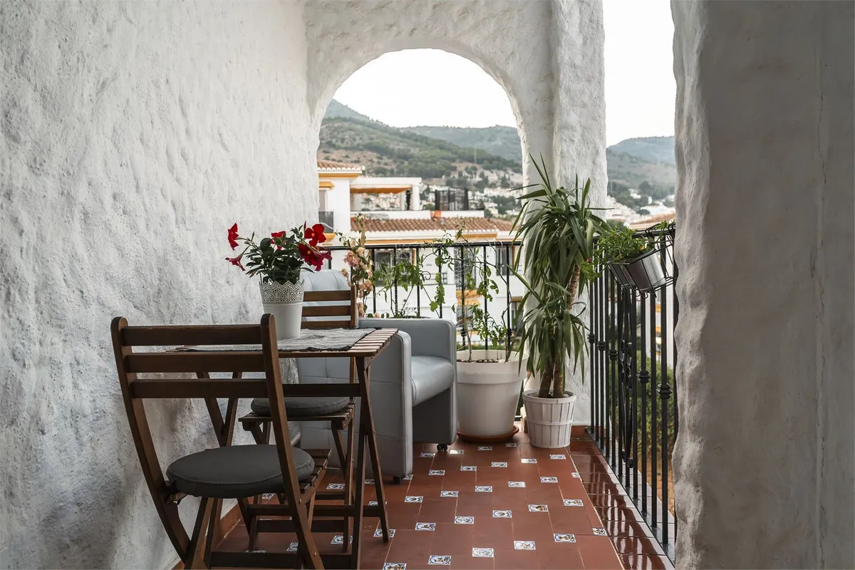 b9ff631b-c3b1-456a-9556-96e199e0c49e