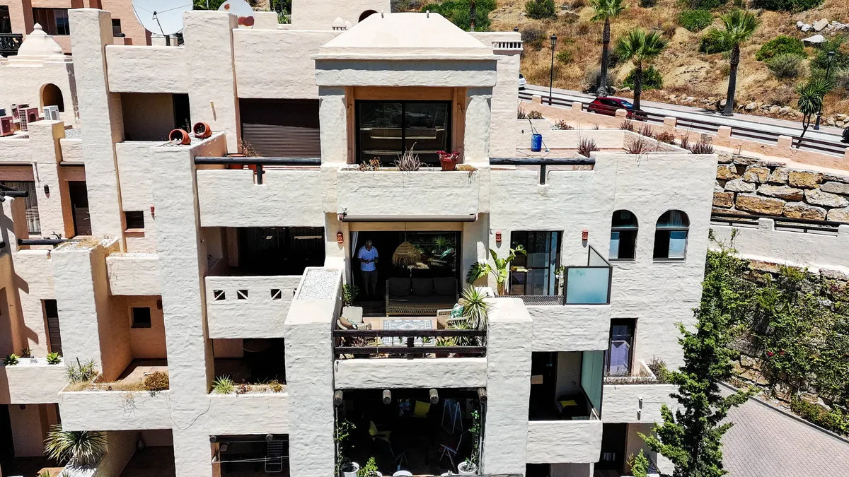 082b74e1-b55c-4e74-83c8-988ce2d17151