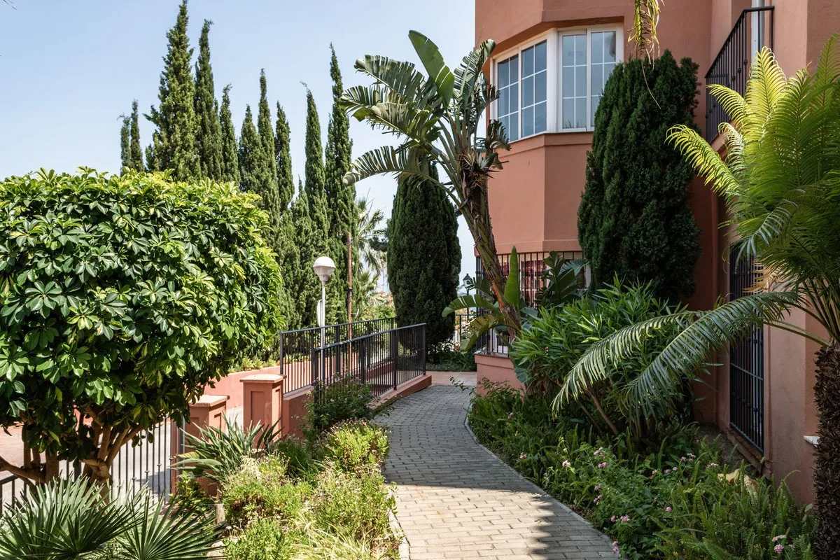 b77074f0-69b6-4fb5-ac5f-984cd5438864