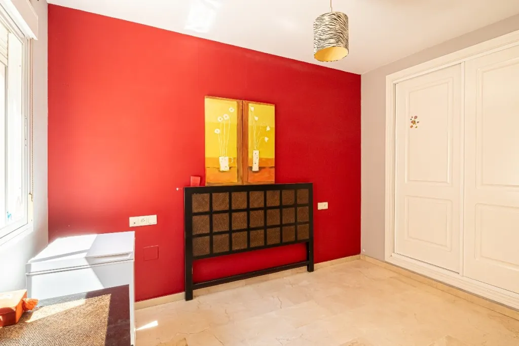 8e761883-e8bd-4395-a4ae-9eca10b8c5d1