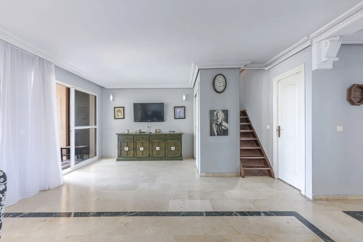 5e20b01d-5e4c-4d45-9d85-e3fd531b1b74