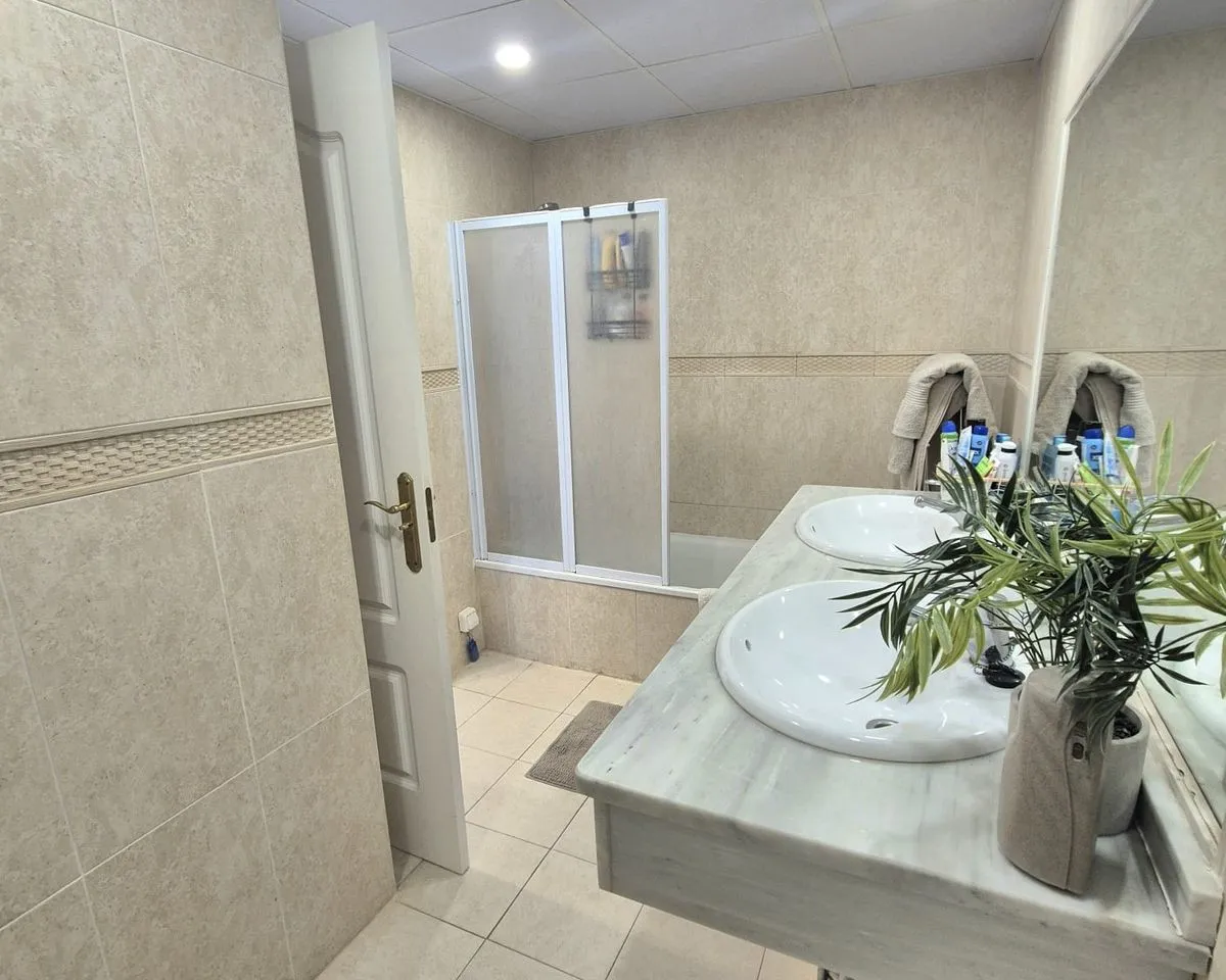 d43b809b-da83-4d05-8767-cfffd8cf62f1