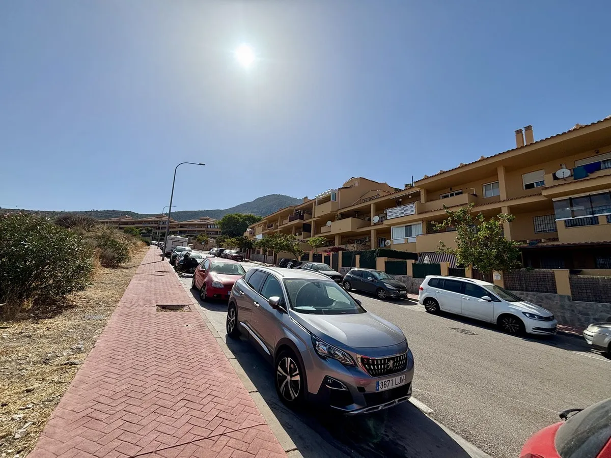 e35cca5b-b871-4b40-aca2-27339a1b686c