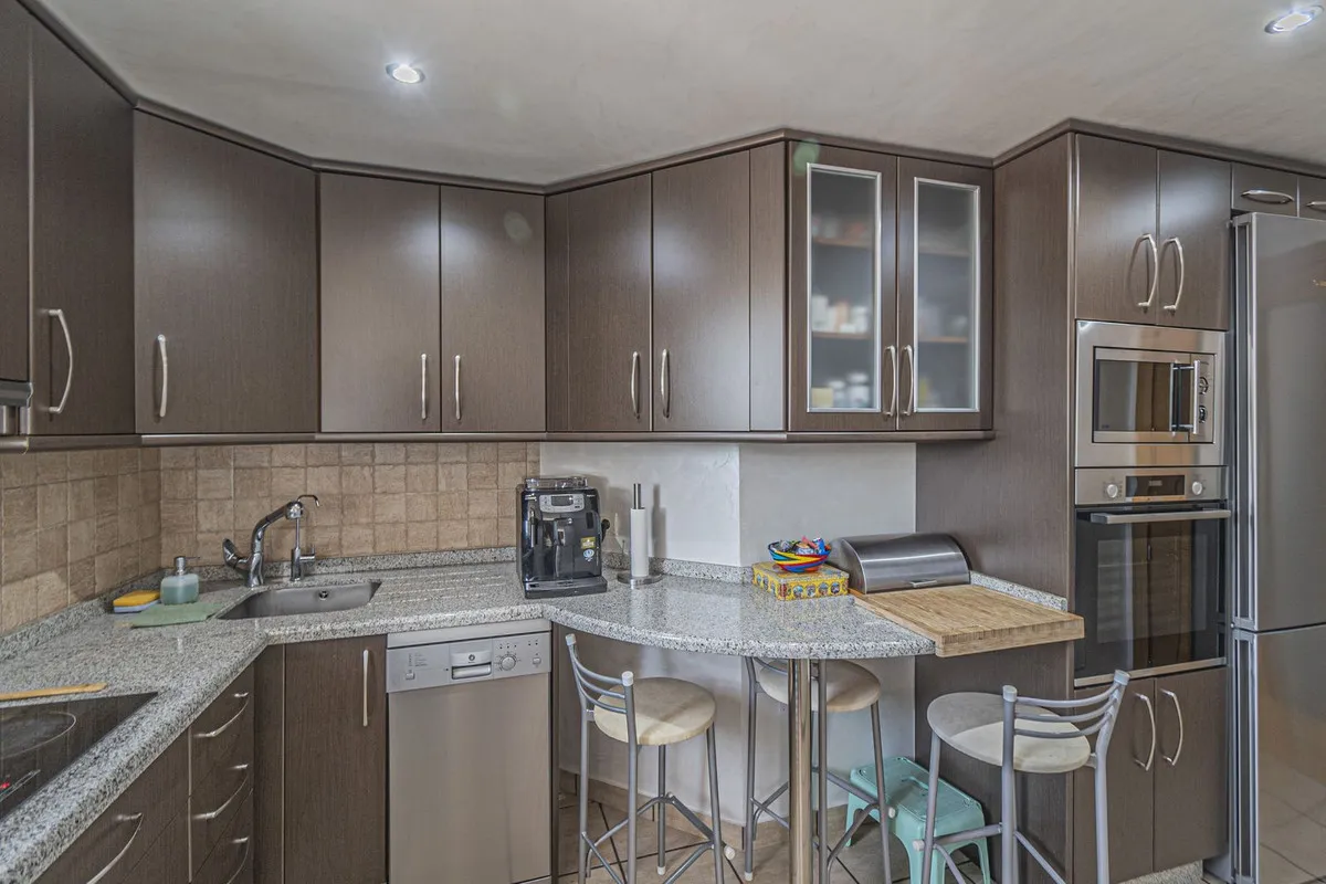 acd603d4-c623-4918-84c6-b1a6b25cf9de