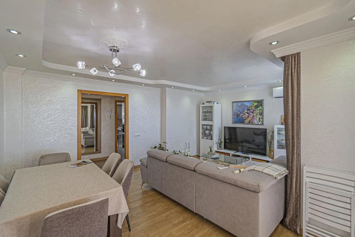 e4e8adef-5de2-4deb-859d-8644229ce707