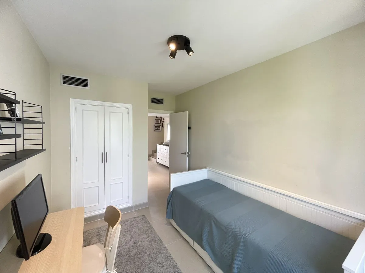 ffd16d2c-301a-432e-92ae-e2d4392a37dc