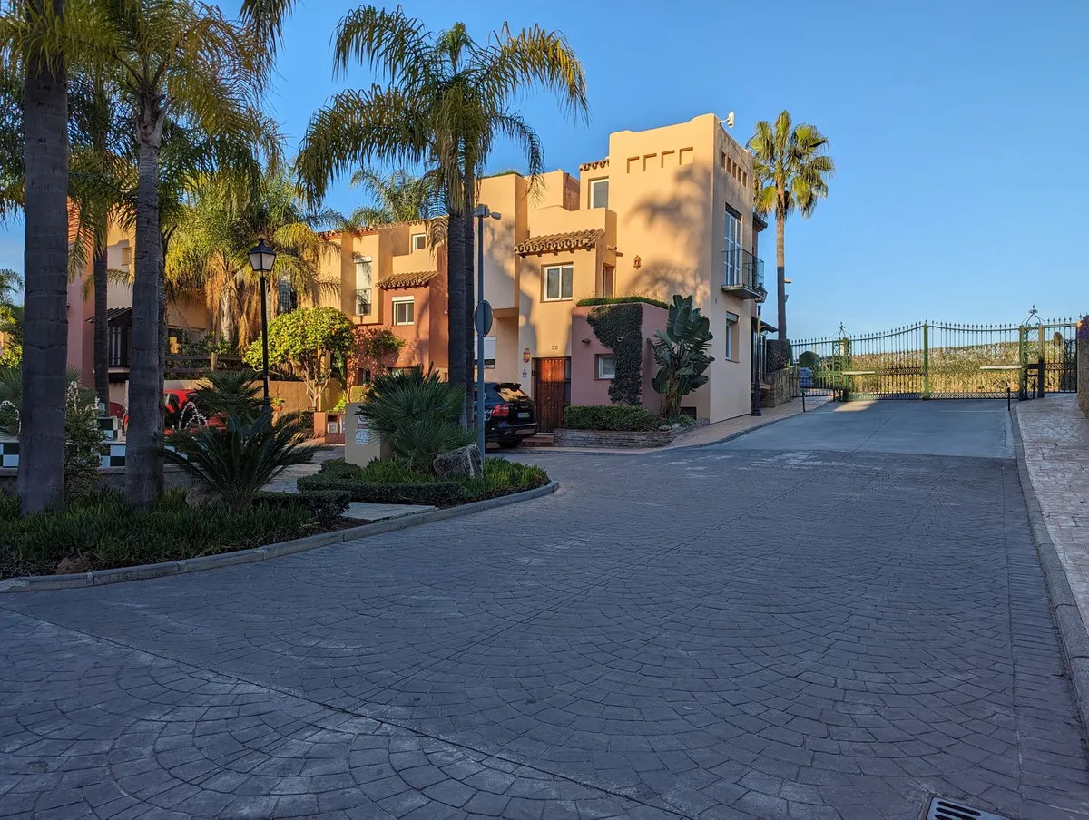 e0e99281-a820-47ba-baf2-489686ef6ed9