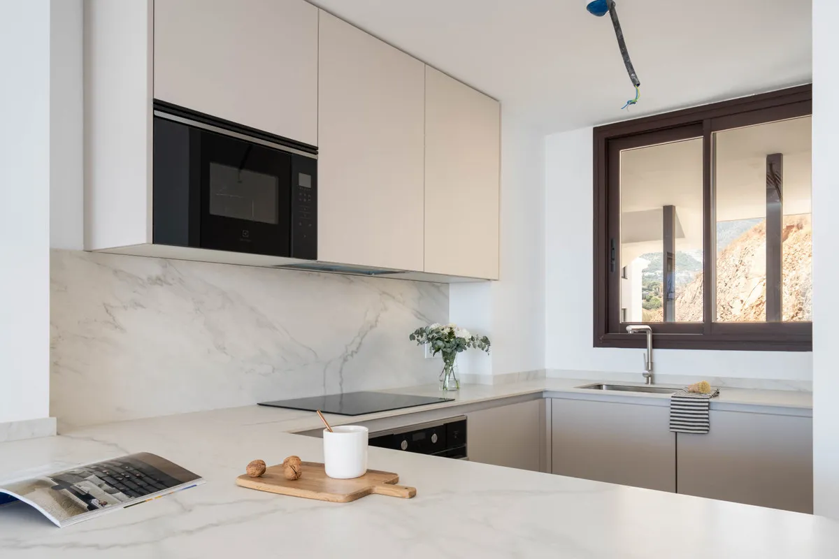 183661e4-bbd9-4bfb-97f3-ddb854207d16