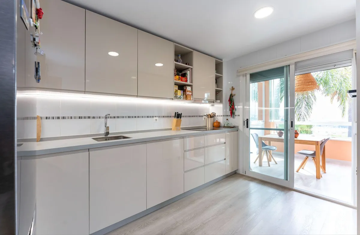 da2103c8-df02-4143-9372-67d1caf3d9fb