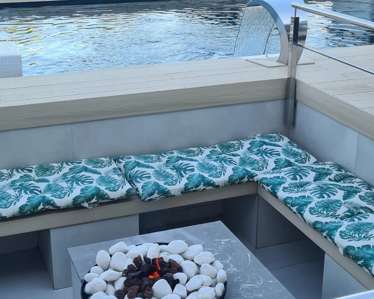 c8fad866-78a9-405e-be52-8116390003b8