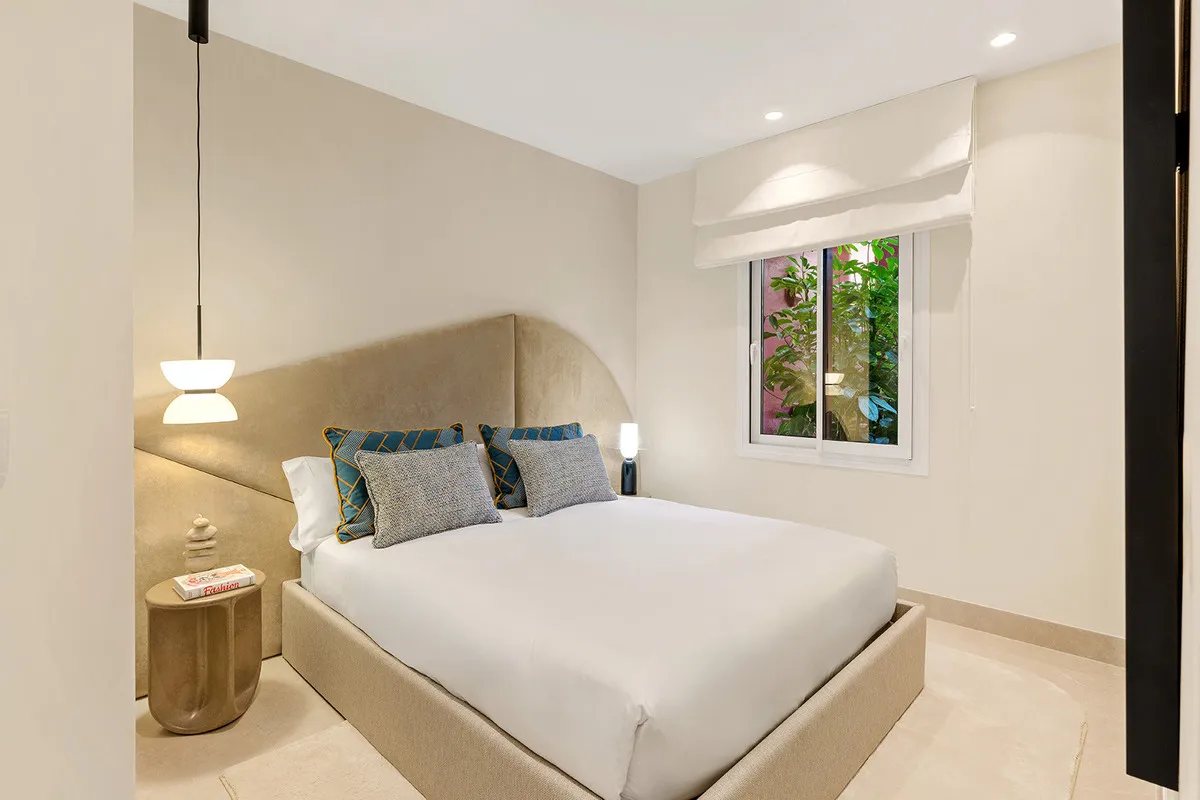 cee6e46e-3f51-4e45-a8c7-c7fa5b21a237