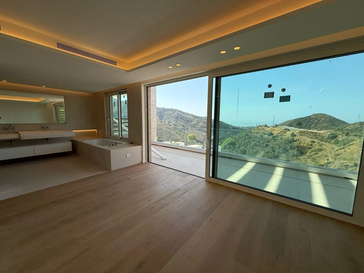 f6f3abe8-ed04-4c68-b7f0-66315a4f07e6