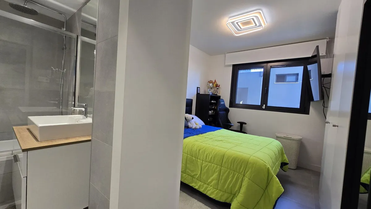 01e4b7cb-8915-4802-aa46-5ebdc125d4ca