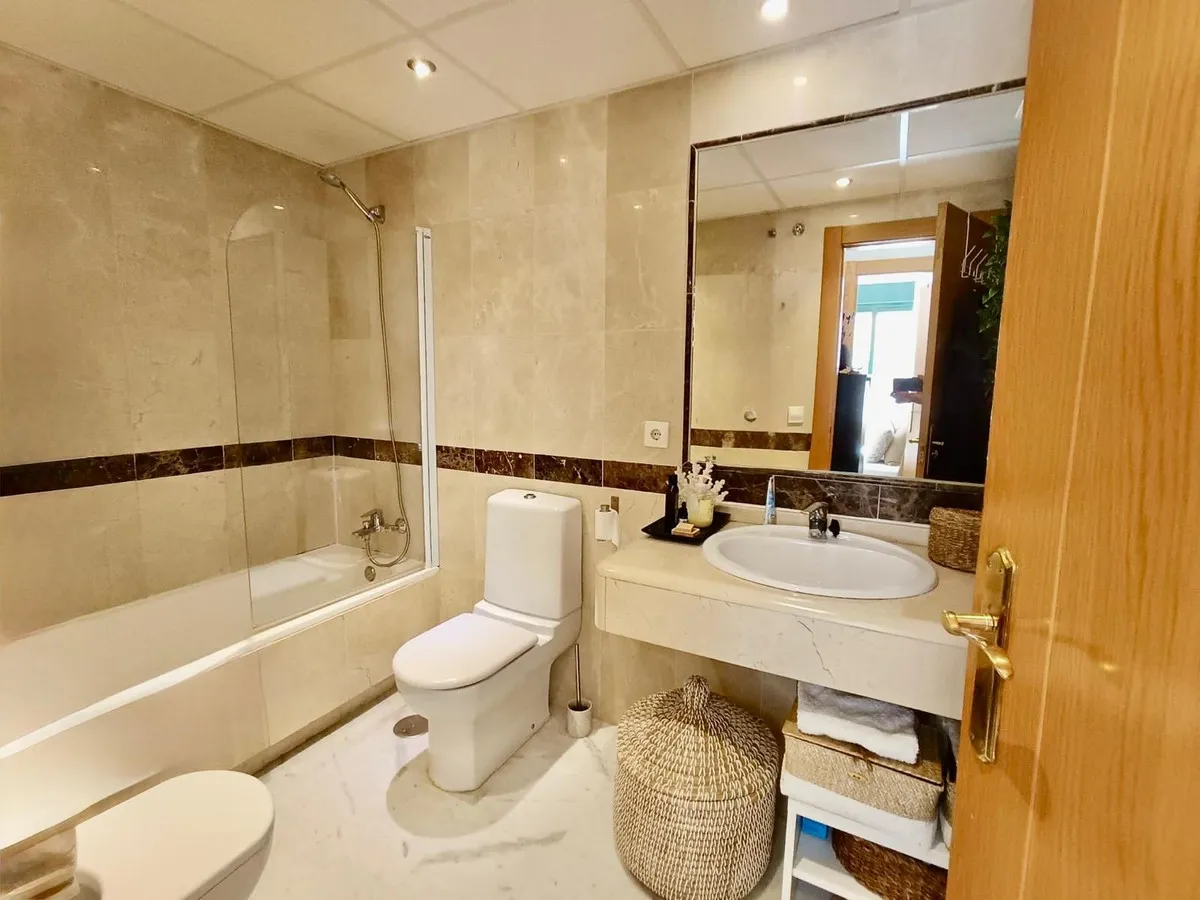 c1a08f96-ccb2-45f8-a36b-591f74e56849