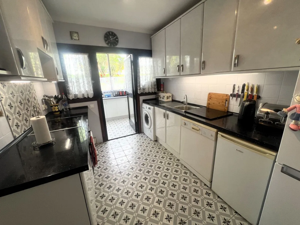 586d6f99-0aa6-41cf-935a-088433de0fec