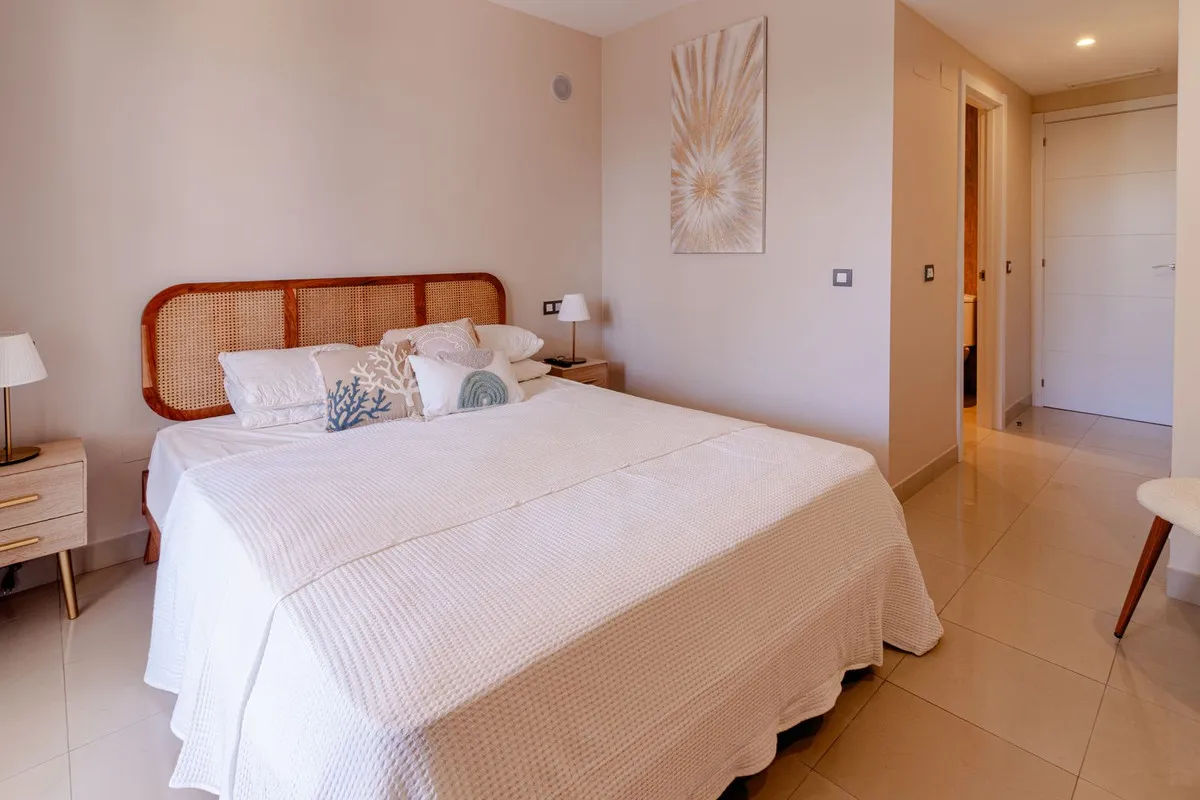 05f51244-e0f8-4c23-8aac-c772600d5386