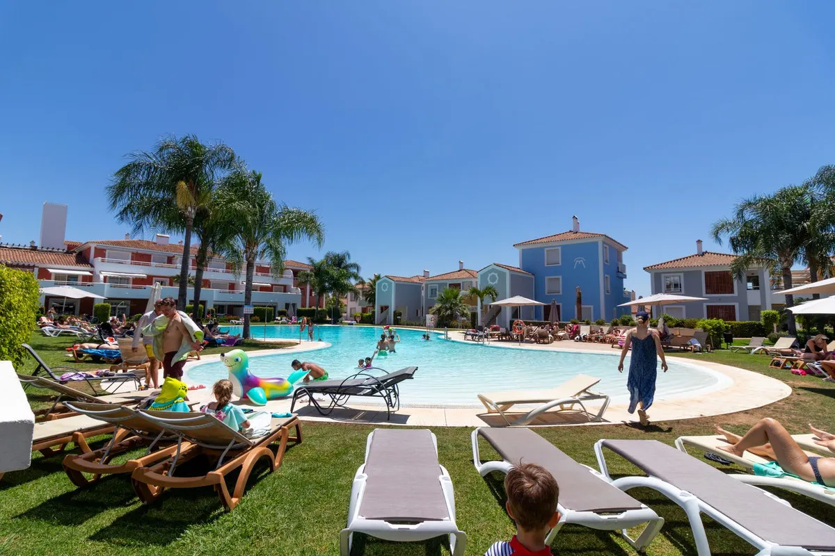 b33e739b-ff06-4e38-9524-7631282a9e3b