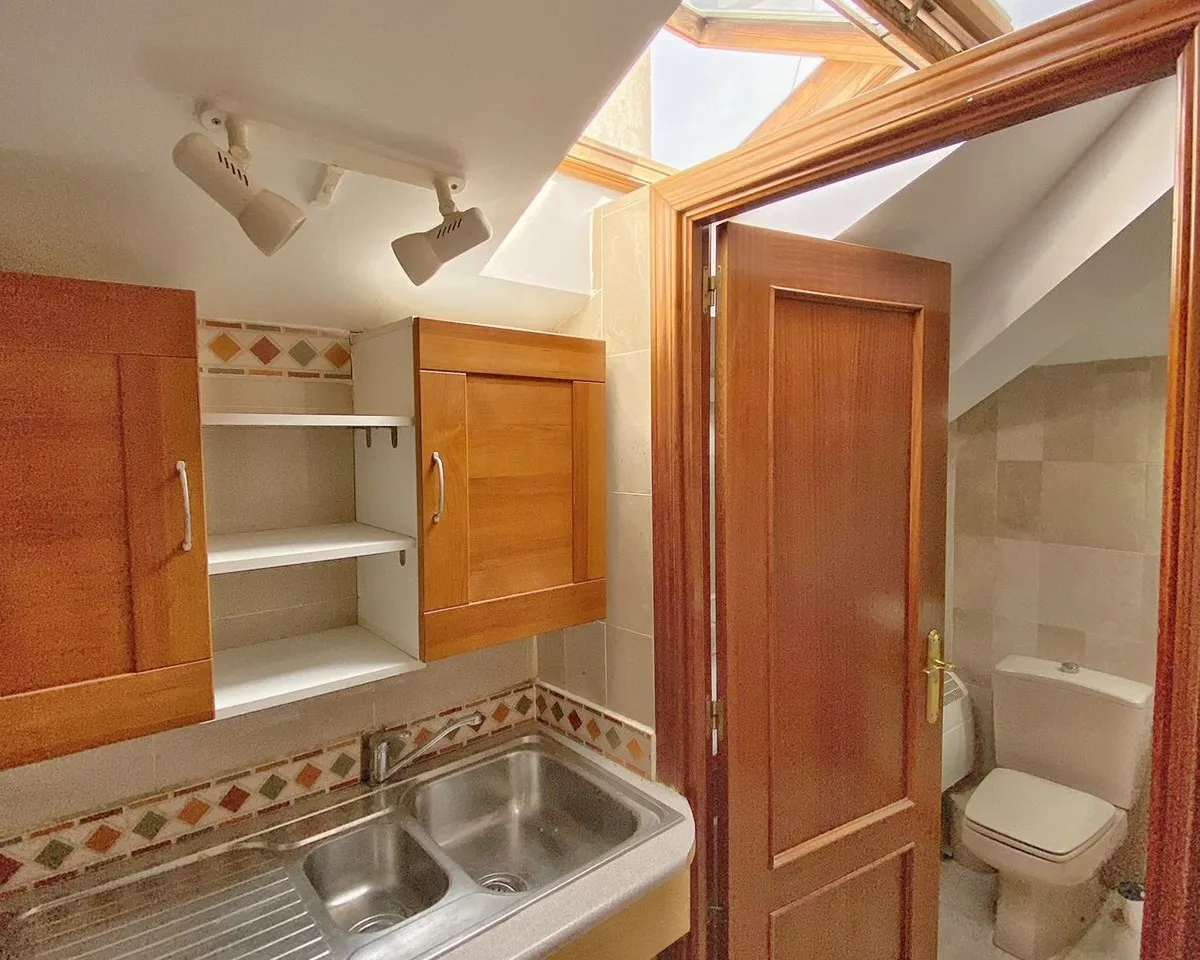 21508167-5bd0-44cd-bd34-bca6e6aa894c