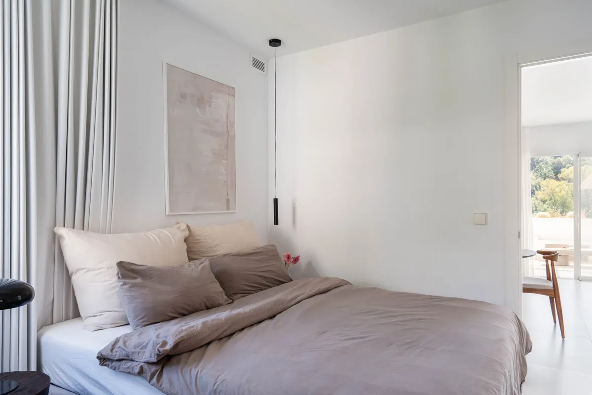 2b99f7fe-054b-4e33-a7d0-8b9137438025