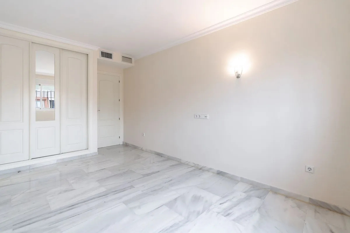 e0039105-9b68-4369-91e0-133e828abc68