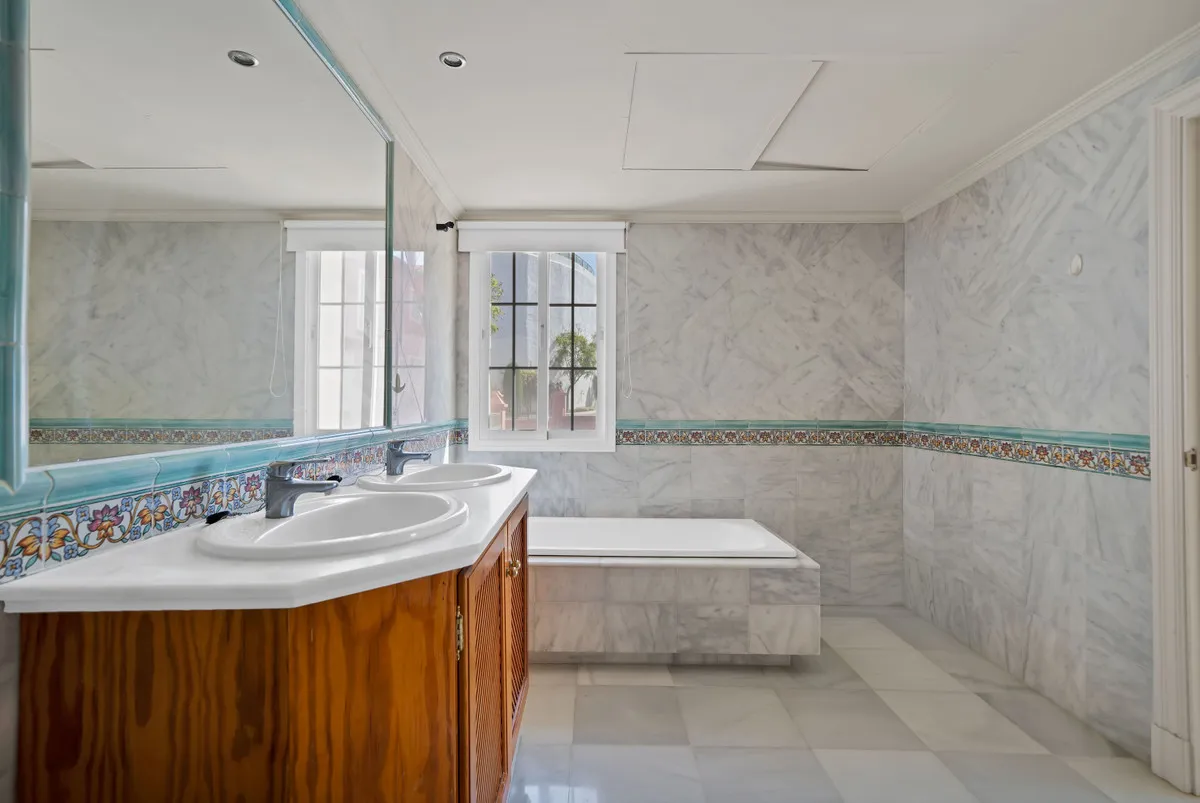 6f7b74ac-8478-4cb5-84c0-6c9993381e10