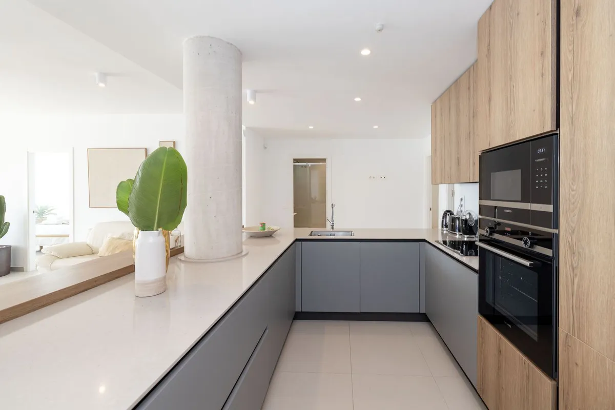 b0b78411-5d43-4470-b38f-23f5f05bf467