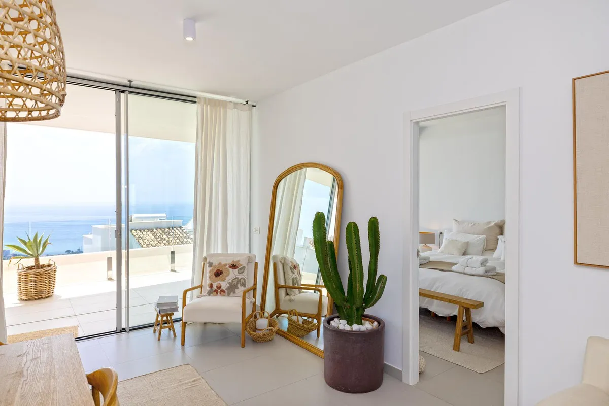 ebab9b09-0f04-47fd-8ad5-1a3b5fc039dd