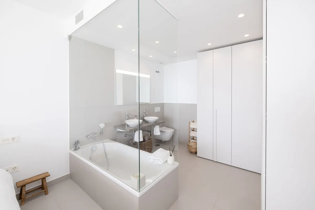 ee07170c-e37d-4979-be32-7538cad6b997