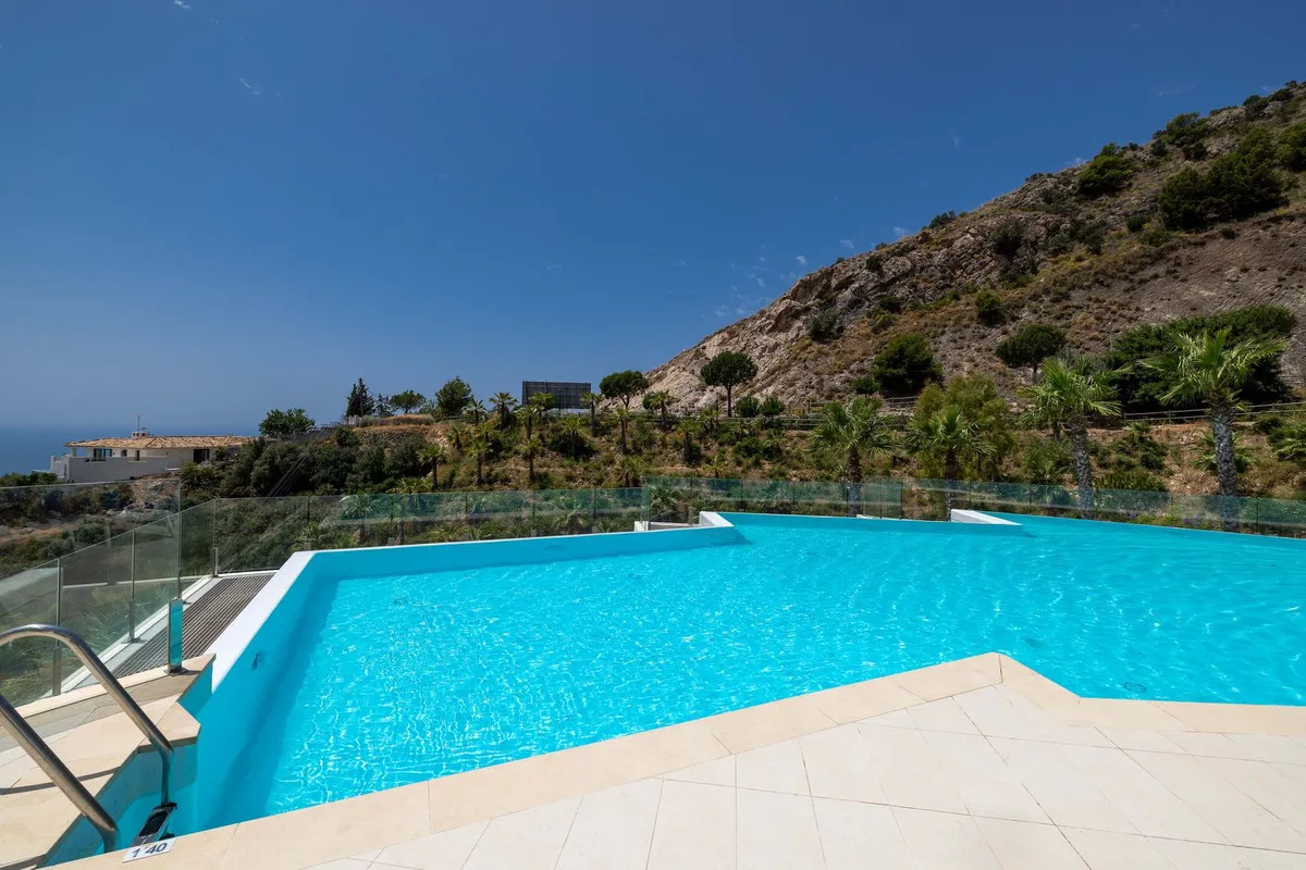 ff5fc330-06f0-4b76-8975-9032637cab08