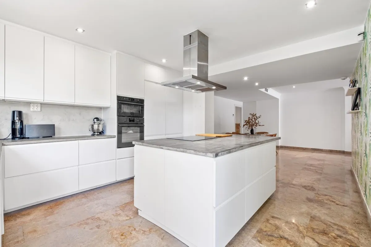 d0fbe889-1eae-43c2-a07d-7fce7db93e3a